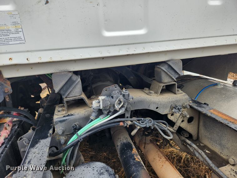 image for item KT9462 2005 Sterling L8500  truck cab and chassis