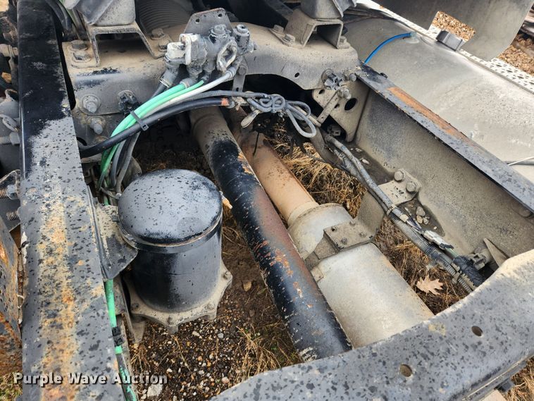 image for item KT9462 2005 Sterling L8500  truck cab and chassis