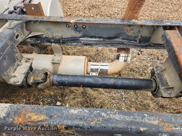 image for item KT9462 2005 Sterling L8500  truck cab and chassis