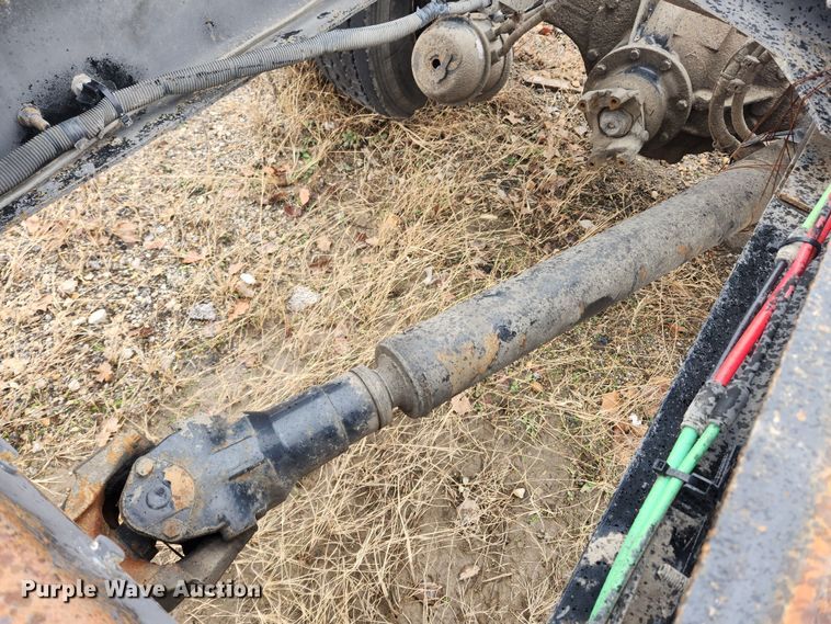 image for item KT9462 2005 Sterling L8500  truck cab and chassis