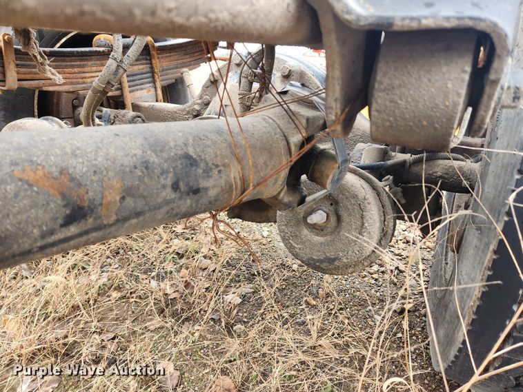 image for item KT9462 2005 Sterling L8500  truck cab and chassis