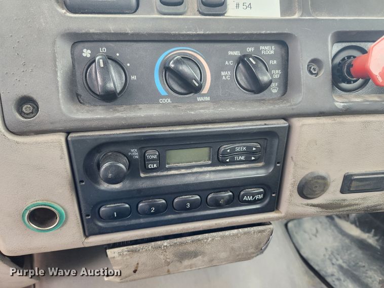 image for item KT9462 2005 Sterling L8500  truck cab and chassis