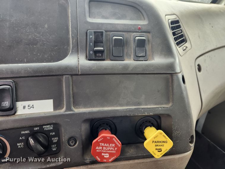 image for item KT9462 2005 Sterling L8500  truck cab and chassis