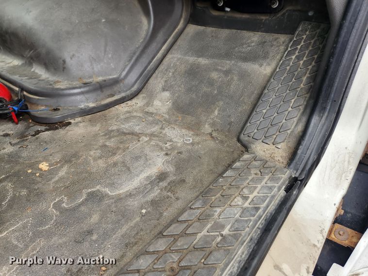 image for item KT9462 2005 Sterling L8500  truck cab and chassis