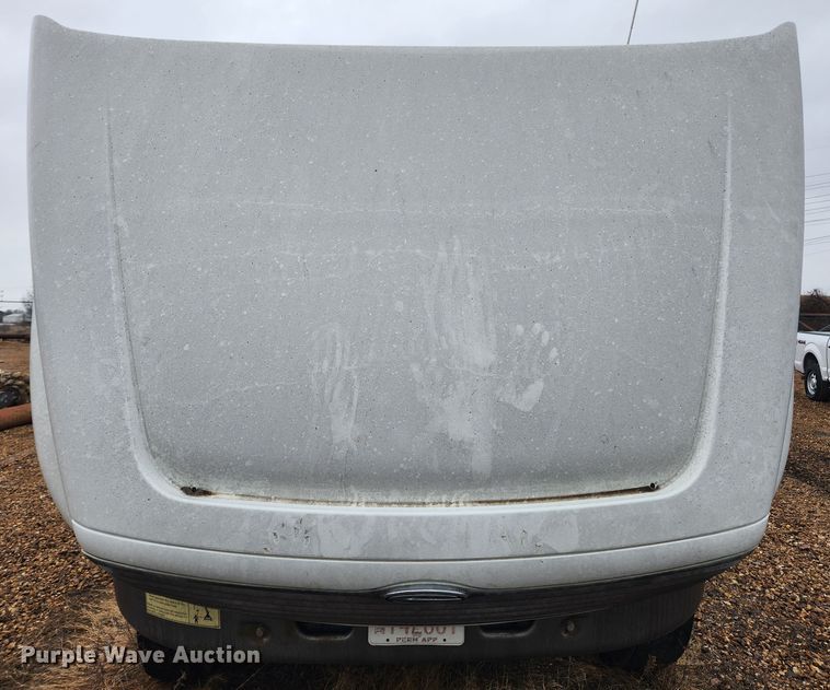 image for item KT9462 2005 Sterling L8500  truck cab and chassis