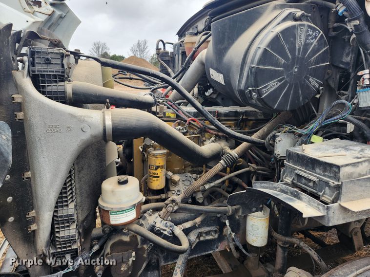 image for item KT9462 2005 Sterling L8500  truck cab and chassis