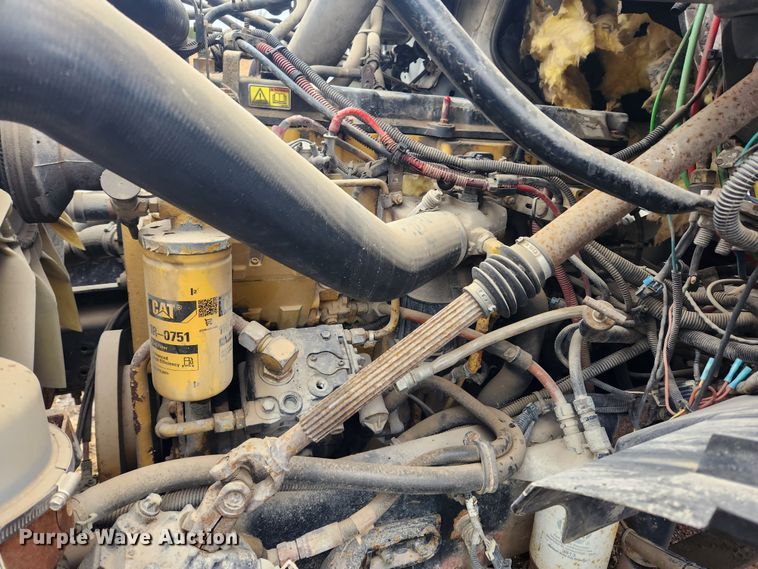 image for item KT9462 2005 Sterling L8500  truck cab and chassis