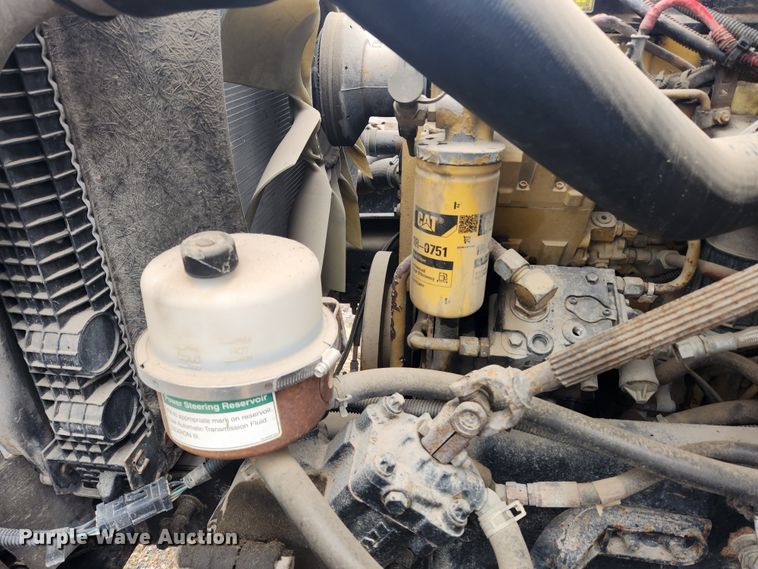 image for item KT9462 2005 Sterling L8500  truck cab and chassis