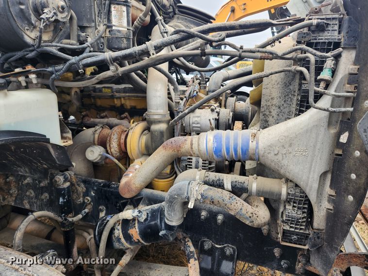 image for item KT9462 2005 Sterling L8500  truck cab and chassis