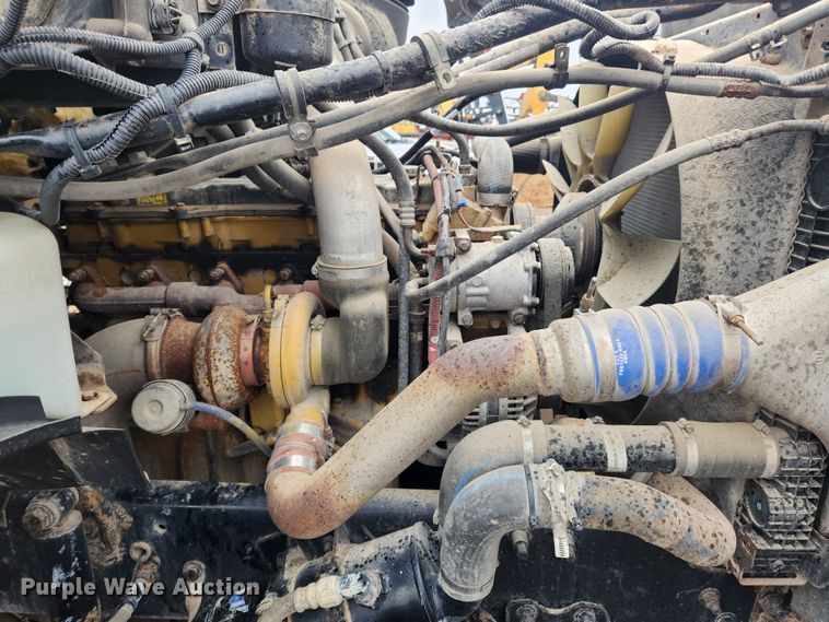 image for item KT9462 2005 Sterling L8500  truck cab and chassis