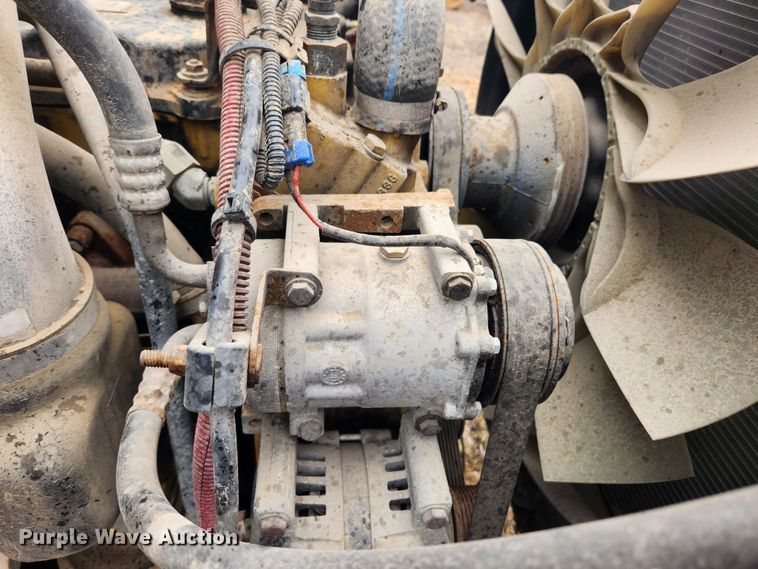 image for item KT9462 2005 Sterling L8500  truck cab and chassis