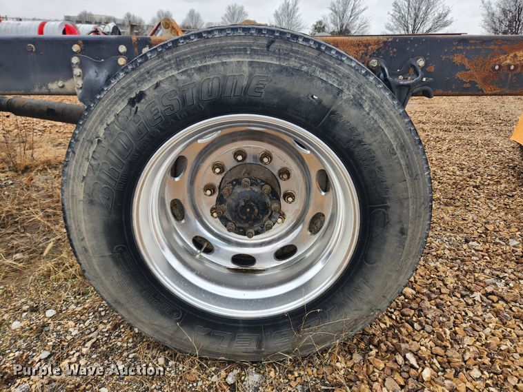 image for item KT9462 2005 Sterling L8500  truck cab and chassis