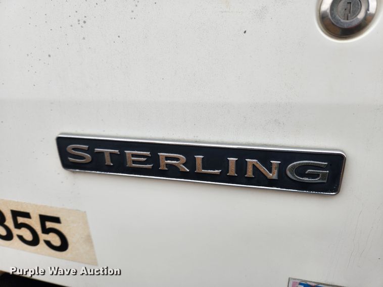 image for item KT9462 2005 Sterling L8500  truck cab and chassis