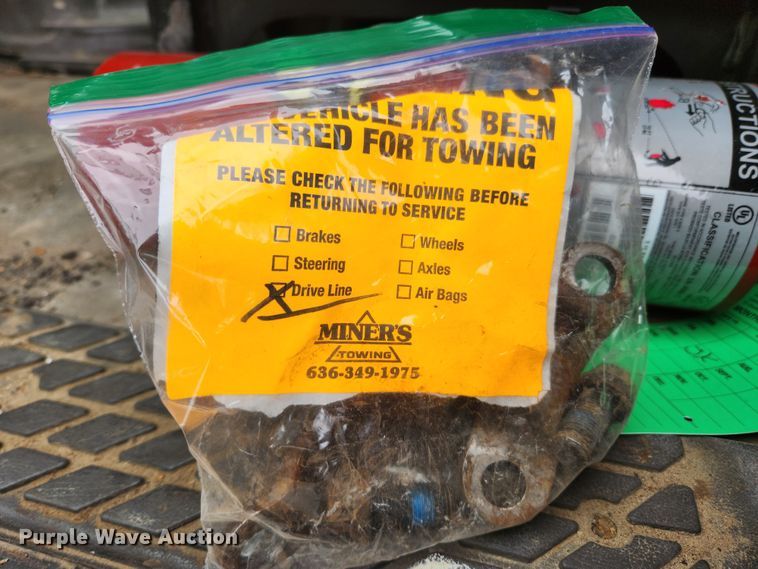 image for item KT9462 2005 Sterling L8500  truck cab and chassis