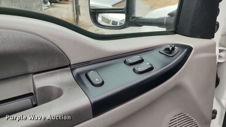 image for item LA9292 2001 Ford F550  truck cab and chassis