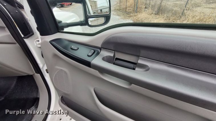 image for item LA9292 2001 Ford F550  truck cab and chassis