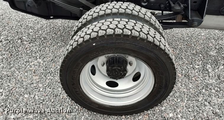 image for item LA9292 2001 Ford F550  truck cab and chassis