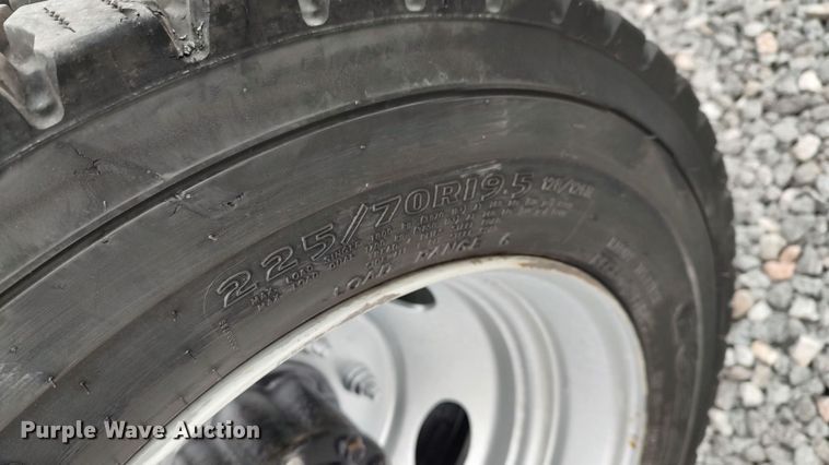 image for item LA9292 2001 Ford F550  truck cab and chassis