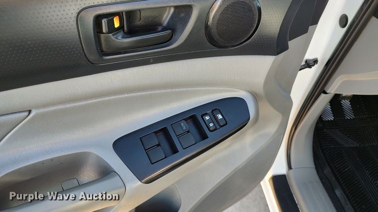 image for item LA9316 2012 Toyota Tacoma  Double Cab pickup truck