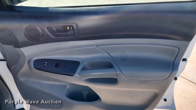 image for item LA9316 2012 Toyota Tacoma  Double Cab pickup truck