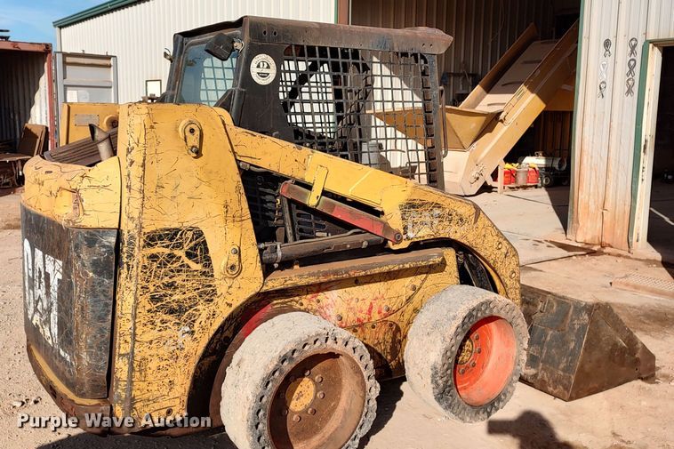 image for item LA9319 2000 Caterpillar 226  skid steer loader
