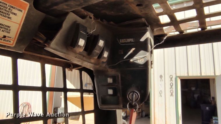 image for item LA9319 2000 Caterpillar 226  skid steer loader