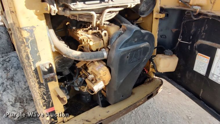 image for item LA9319 2000 Caterpillar 226  skid steer loader