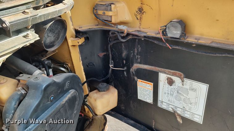 image for item LA9319 2000 Caterpillar 226  skid steer loader