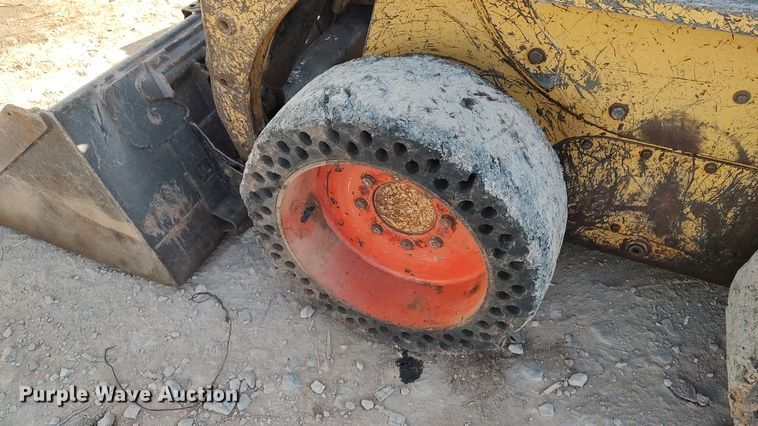 image for item LA9319 2000 Caterpillar 226  skid steer loader