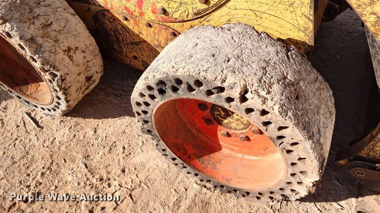 image for item LA9319 2000 Caterpillar 226  skid steer loader