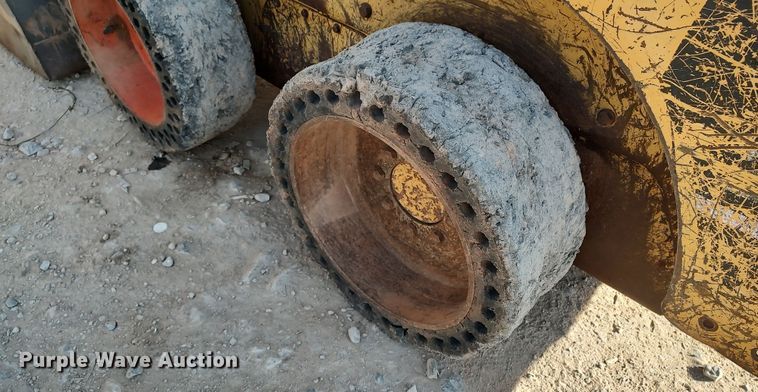 image for item LA9319 2000 Caterpillar 226  skid steer loader