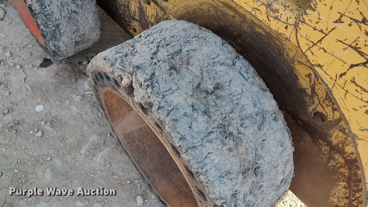 image for item LA9319 2000 Caterpillar 226  skid steer loader