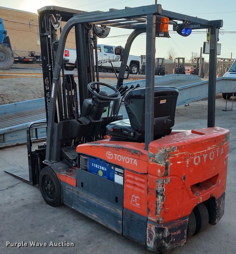 image for item LA9353 Toyota 7FBEU20  forklift