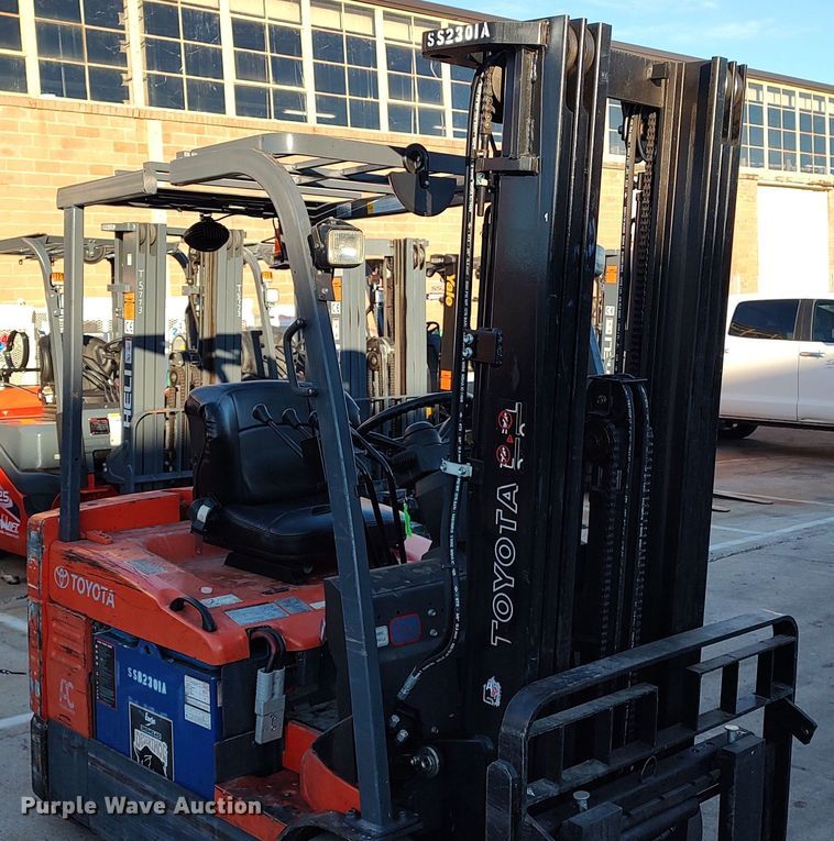 image for item LA9353 Toyota 7FBEU20  forklift