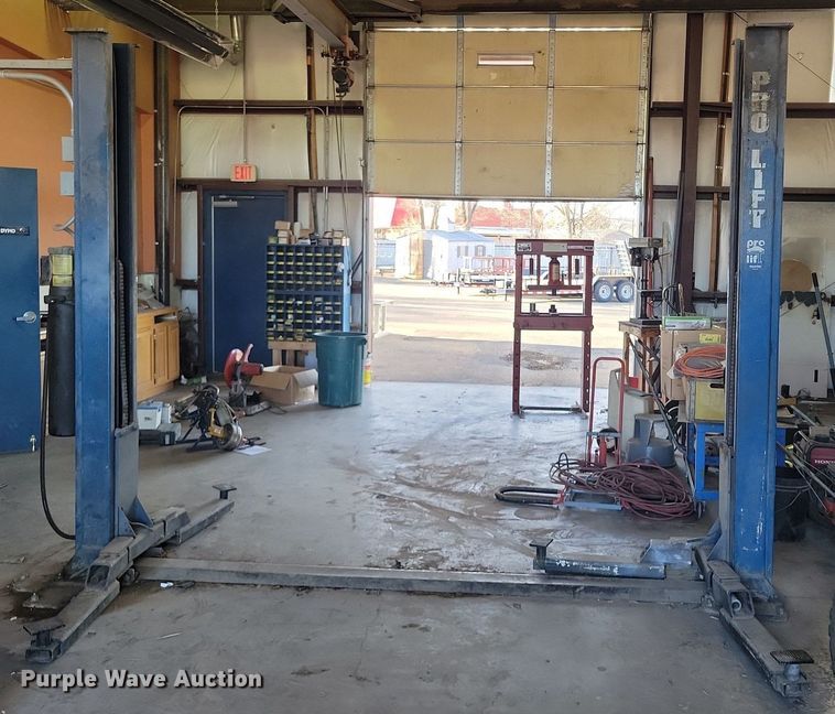 image for item LG9434 Pro-Lift BP-7  automotive lift