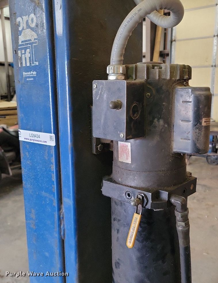 image for item LG9434 Pro-Lift BP-7  automotive lift