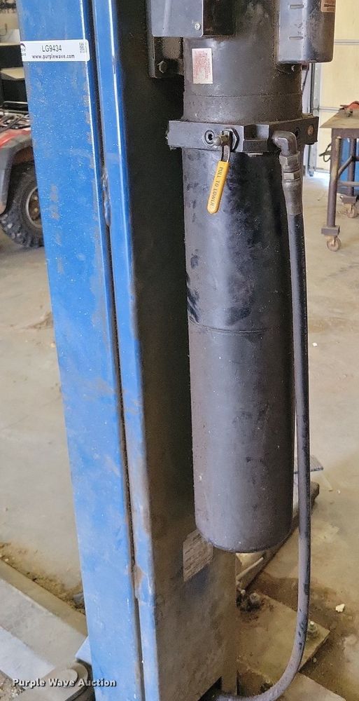 image for item LG9434 Pro-Lift BP-7  automotive lift