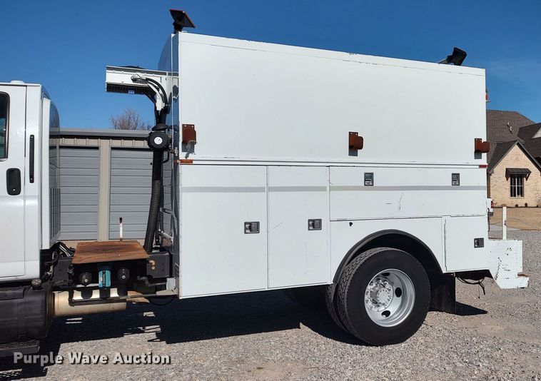 image for item LK9505 2007 GMC C7500  utility / service truck