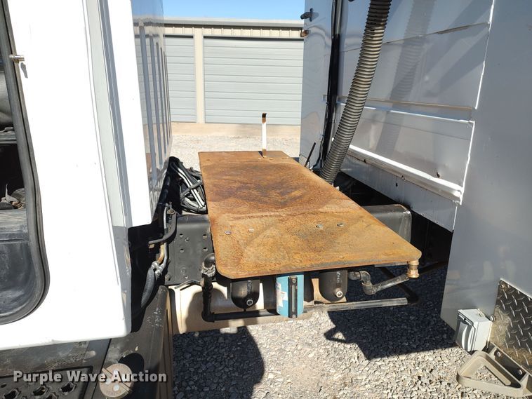 image for item LK9505 2007 GMC C7500  utility / service truck