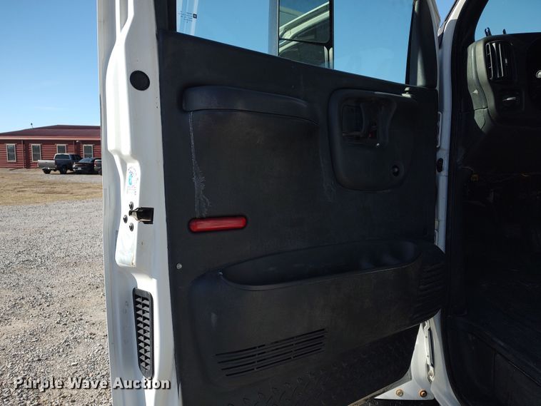 image for item LK9505 2007 GMC C7500  utility / service truck