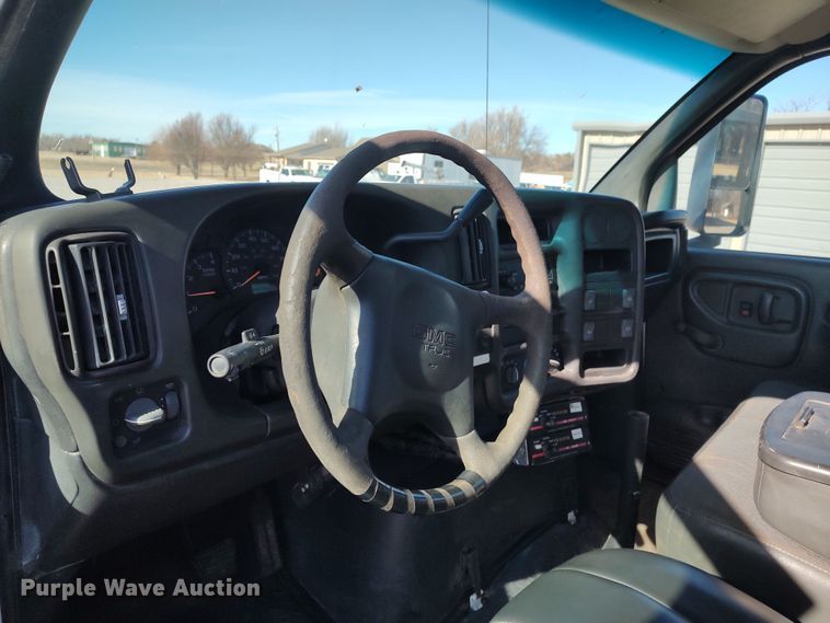 image for item LK9505 2007 GMC C7500  utility / service truck