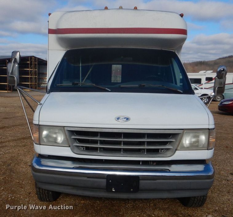 image for item LT9029 1996 Ford E350  shuttle bus