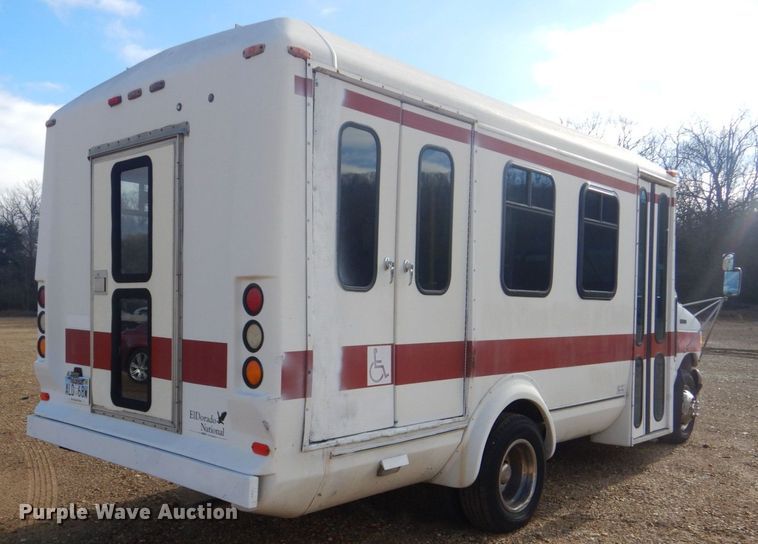 image for item LT9029 1996 Ford E350  shuttle bus