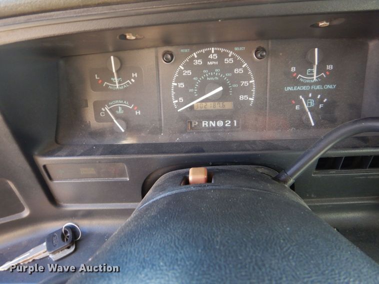 image for item LT9029 1996 Ford E350  shuttle bus