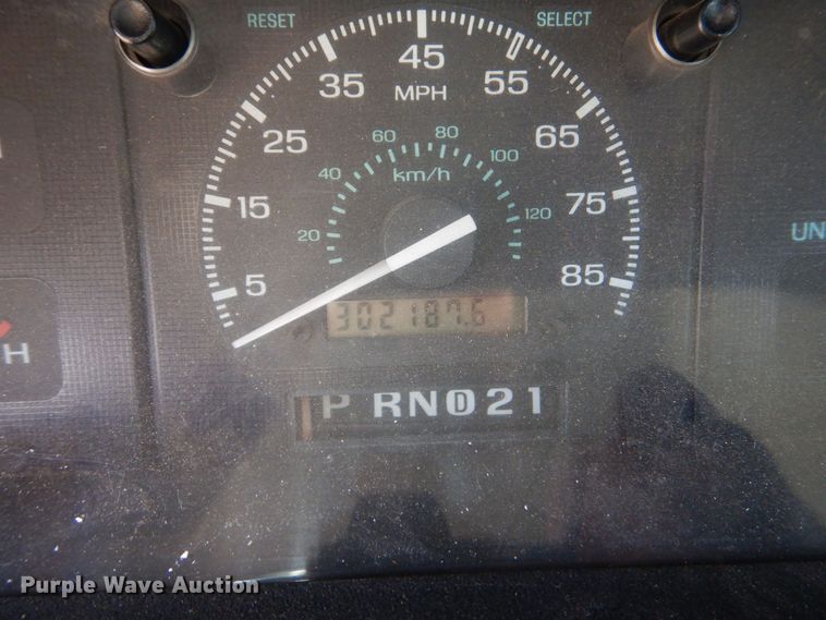 image for item LT9029 1996 Ford E350  shuttle bus