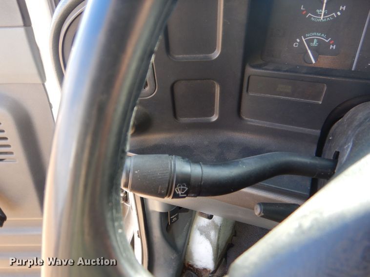 image for item LT9029 1996 Ford E350  shuttle bus