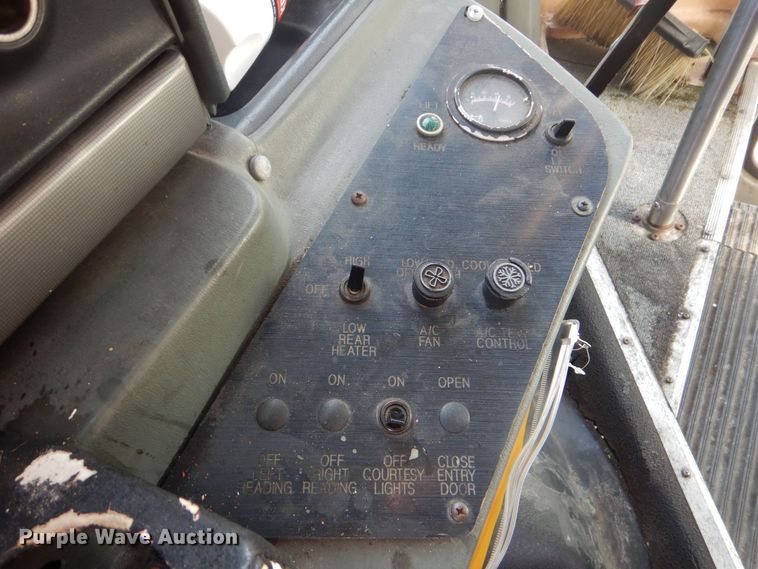 image for item LT9029 1996 Ford E350  shuttle bus