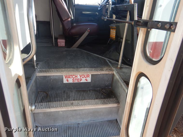 image for item LT9029 1996 Ford E350  shuttle bus