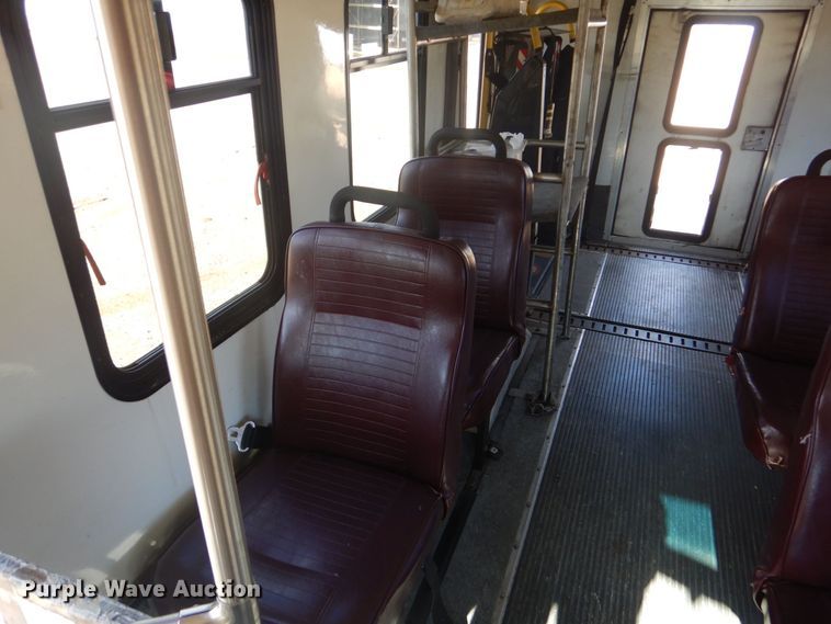 image for item LT9029 1996 Ford E350  shuttle bus