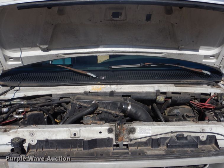 image for item LT9029 1996 Ford E350  shuttle bus